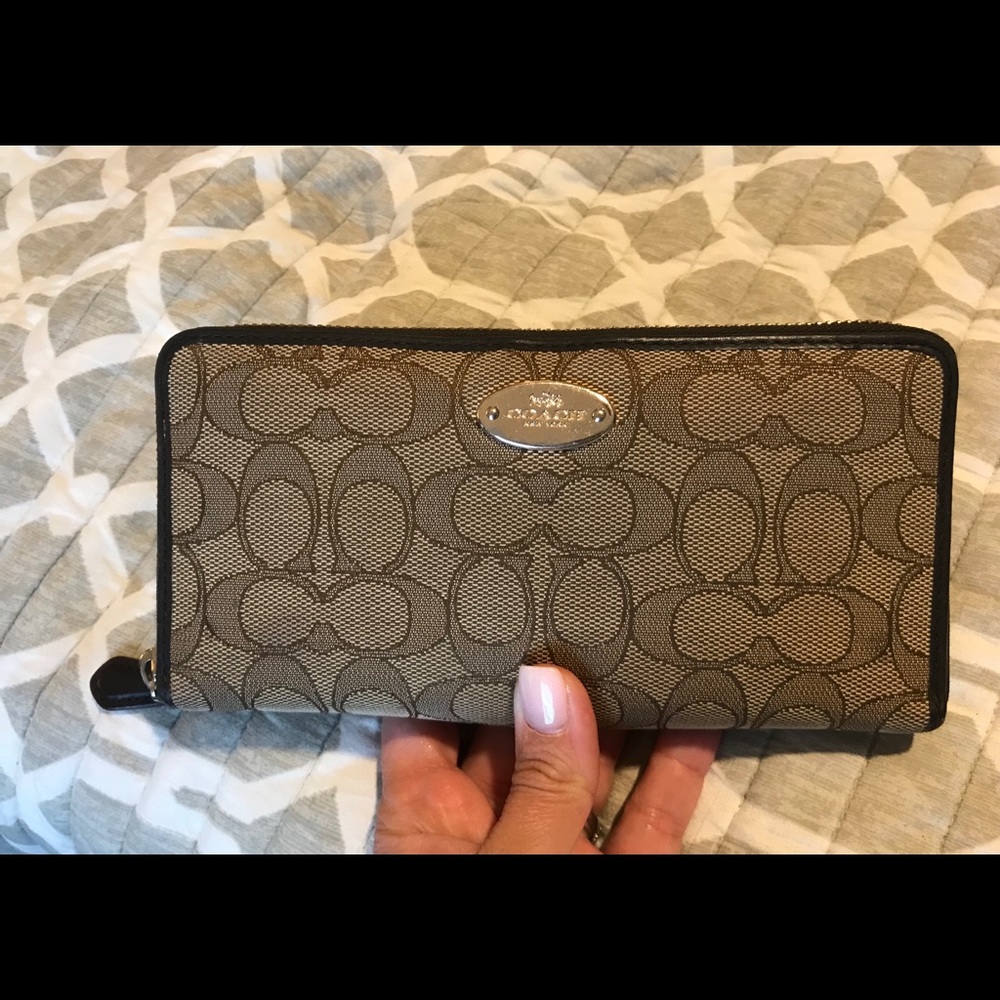 Large Coach wallet. 8”L x 4”T x 1”W
